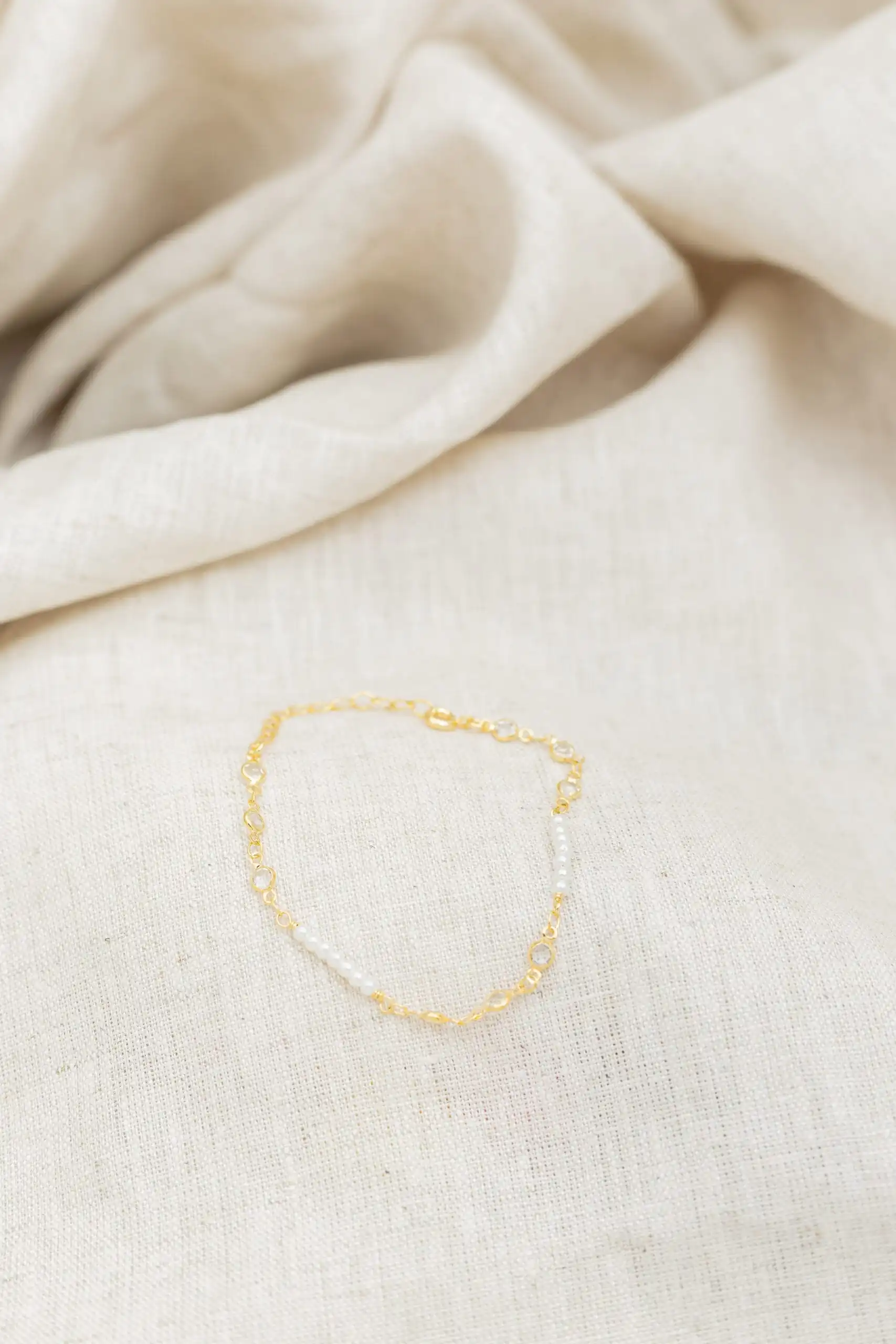 Pulseira de Pérolas e Cristal Banhada em Ouro 18k - Imagem 2