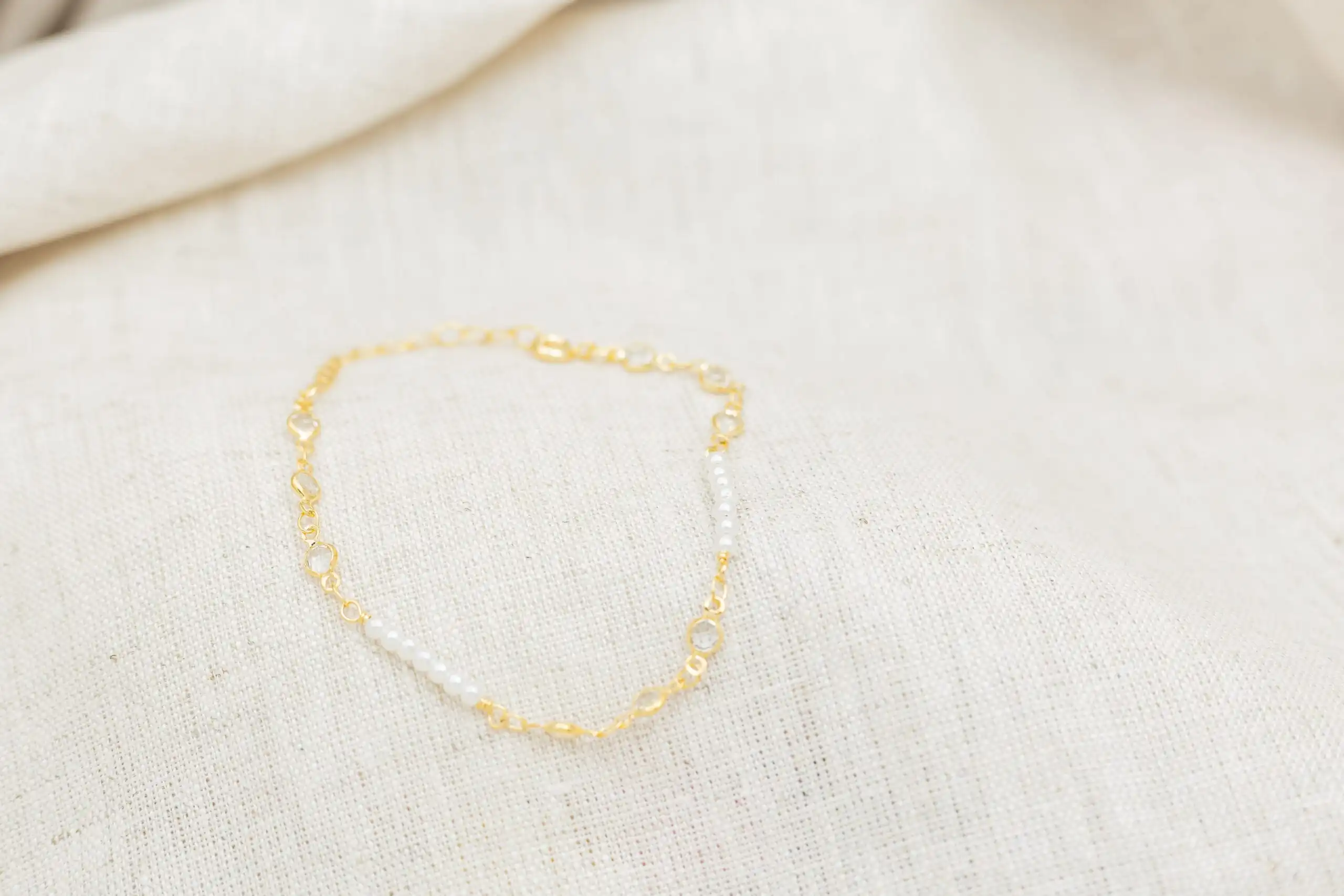 Pulseira de Pérolas e Cristal Banhada em Ouro 18k - Imagem 3