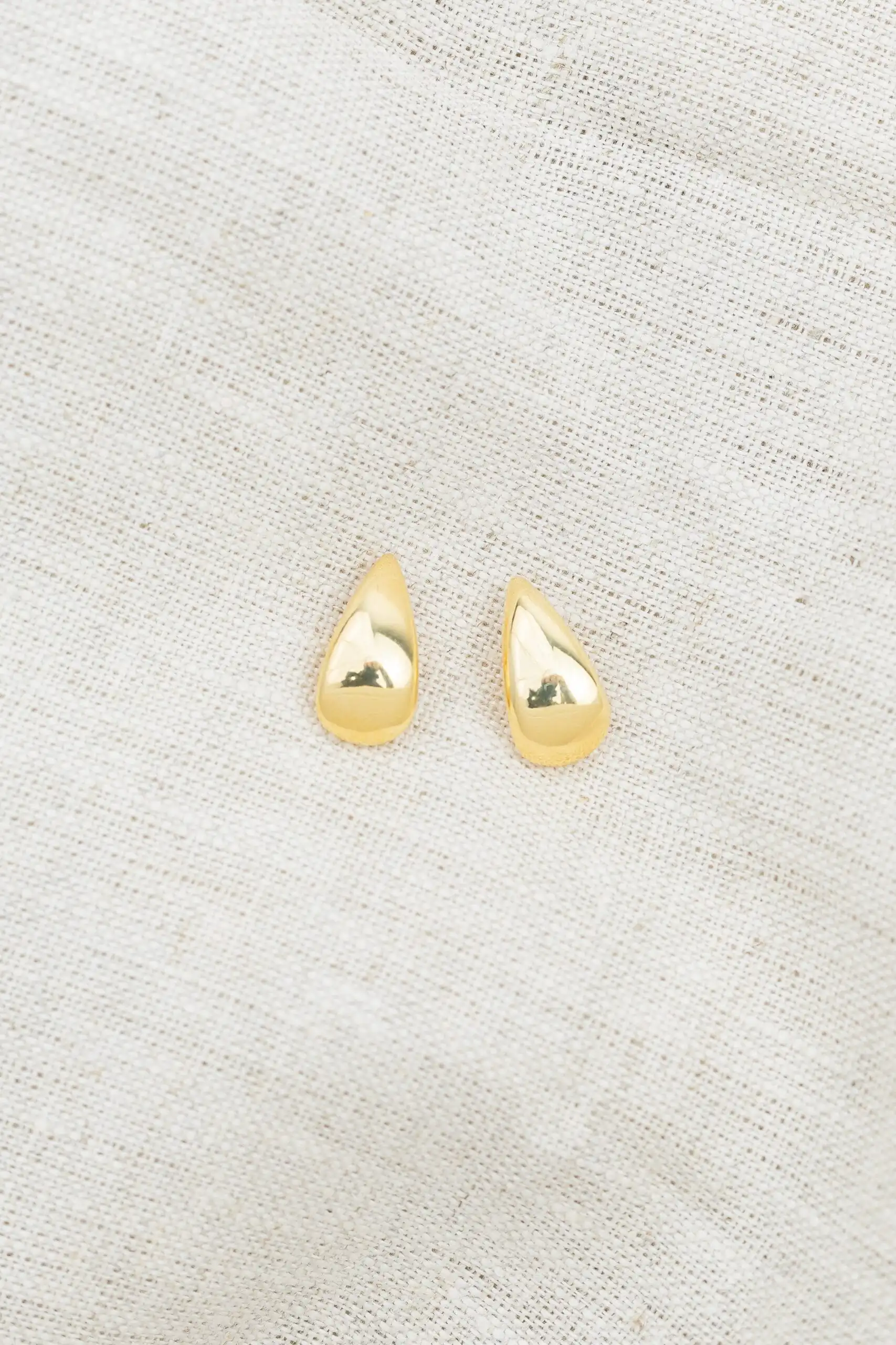 Brinco Gota  Pequeno Banhado em Ouro 18k