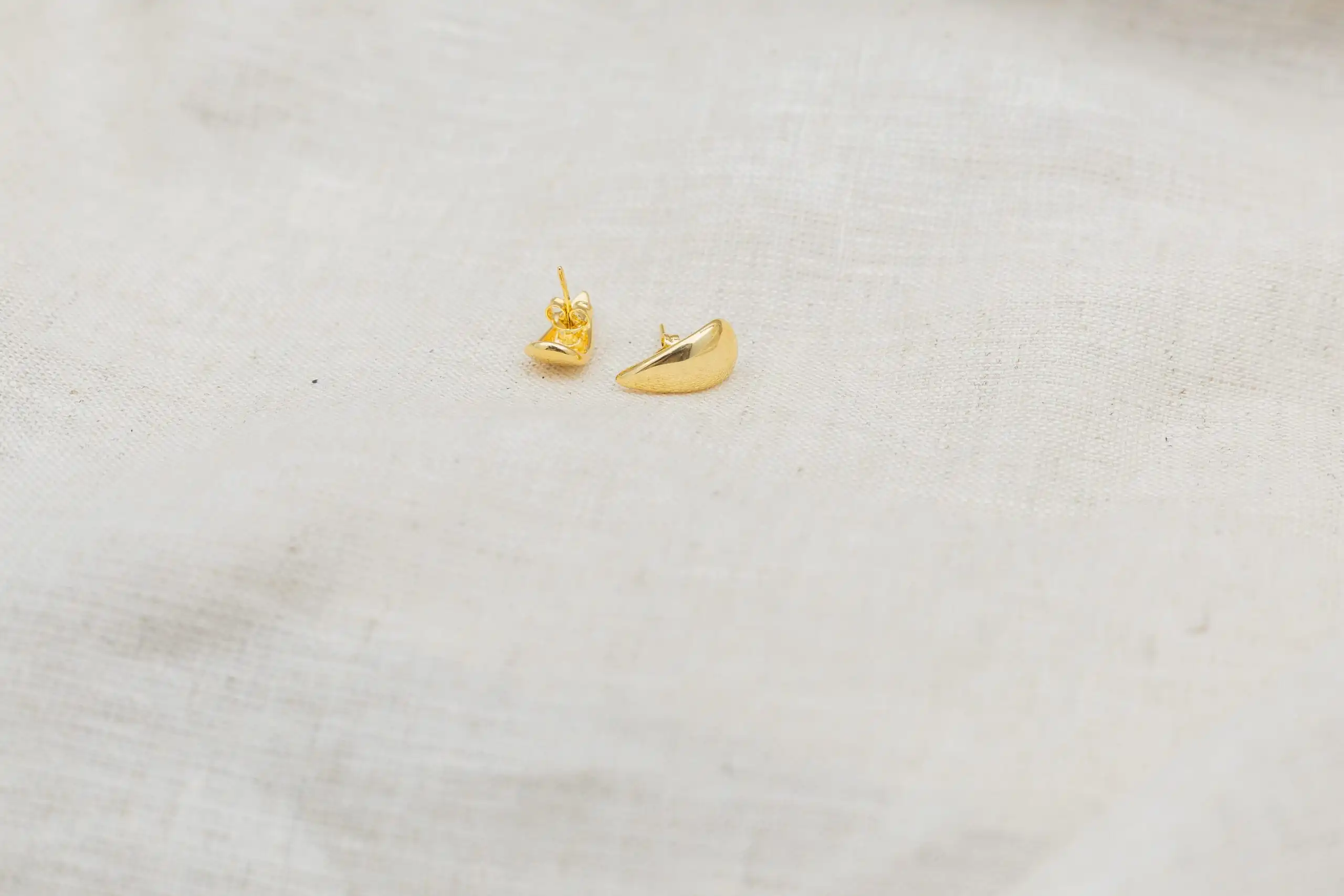 Brinco Gota  Pequeno Banhado em Ouro 18k - Imagem 3
