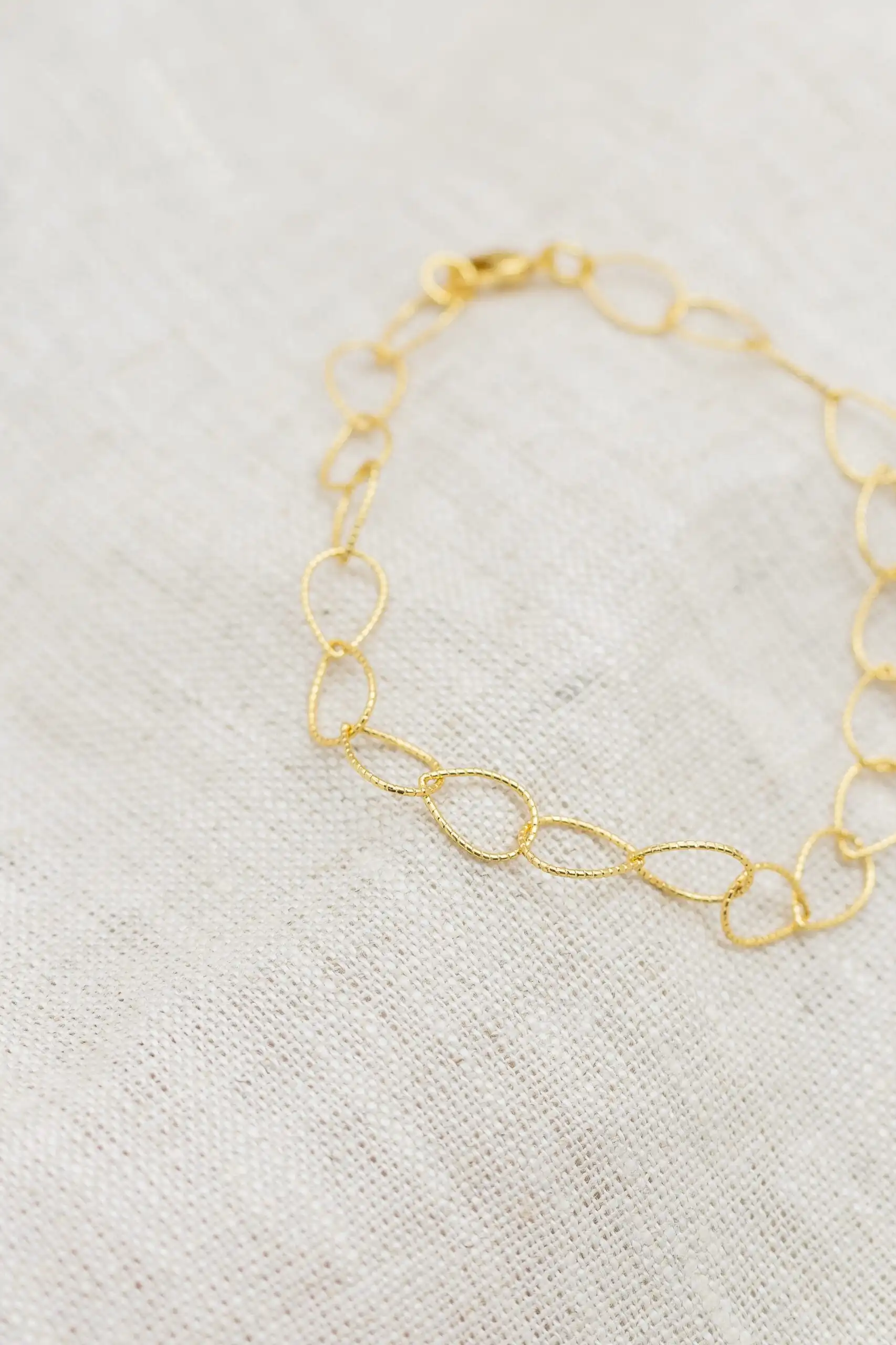 Pulseira Elos de Gotas Banhada em Ouro 18k - Imagem 2