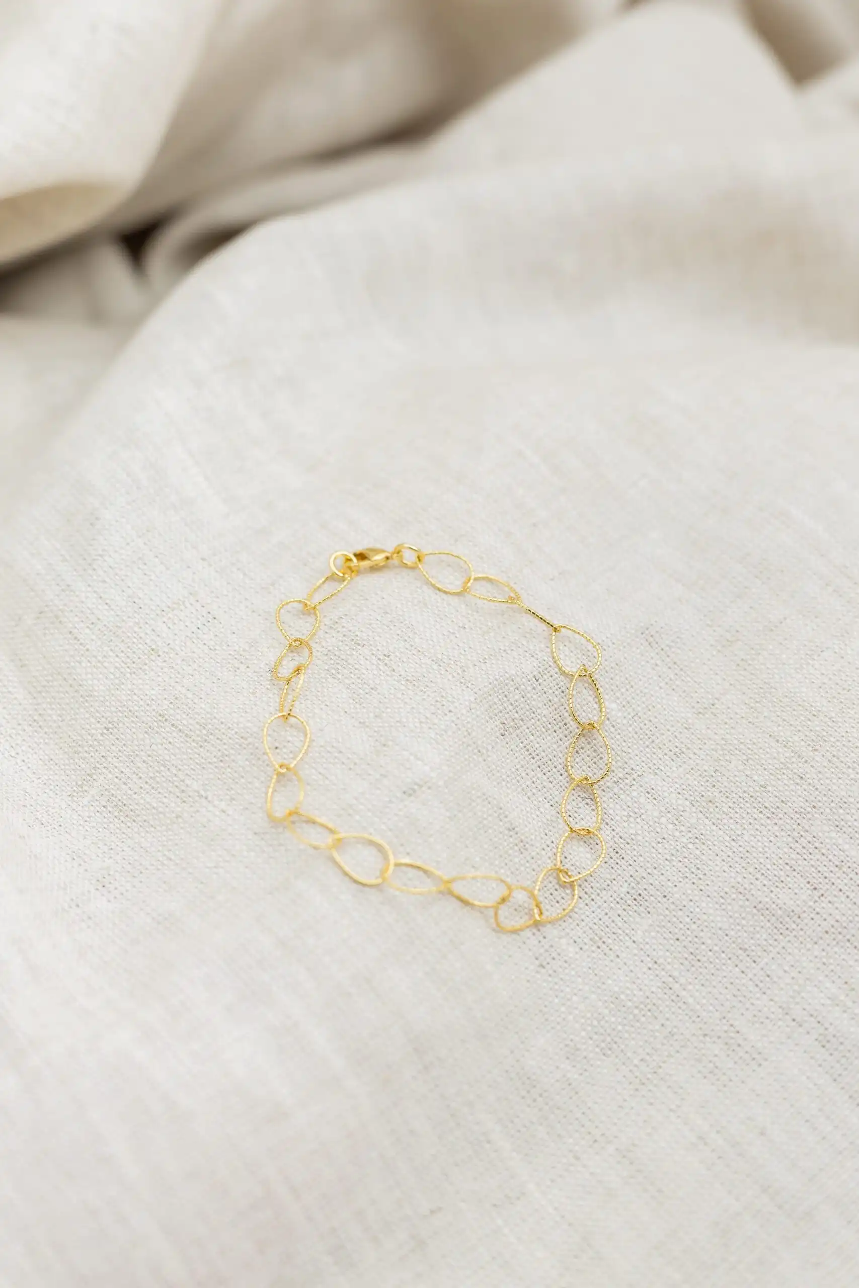 Pulseira Elos de Gotas Banhada em Ouro 18k - Imagem 3
