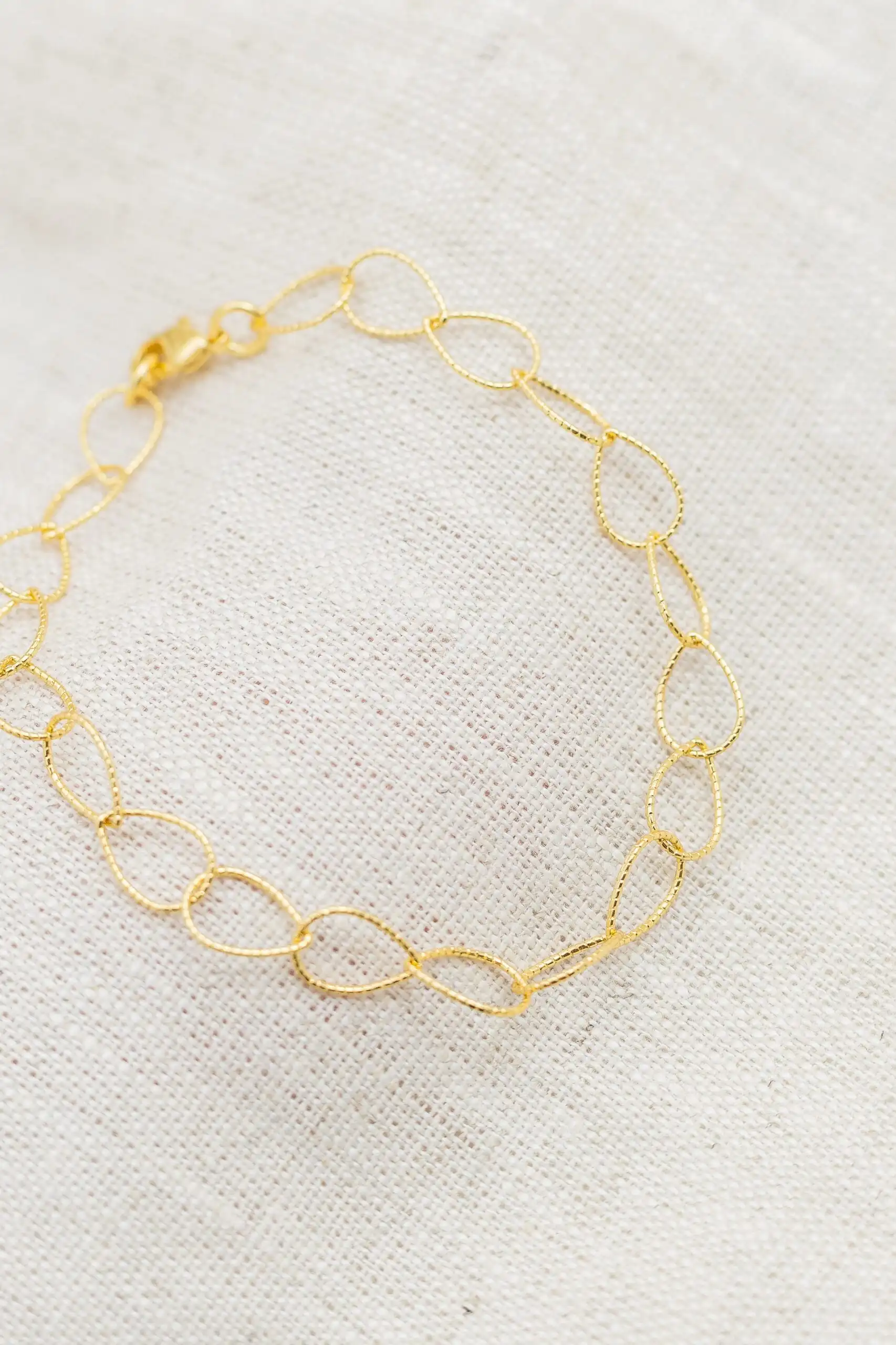 Pulseira Elos de Gotas Banhada em Ouro 18k