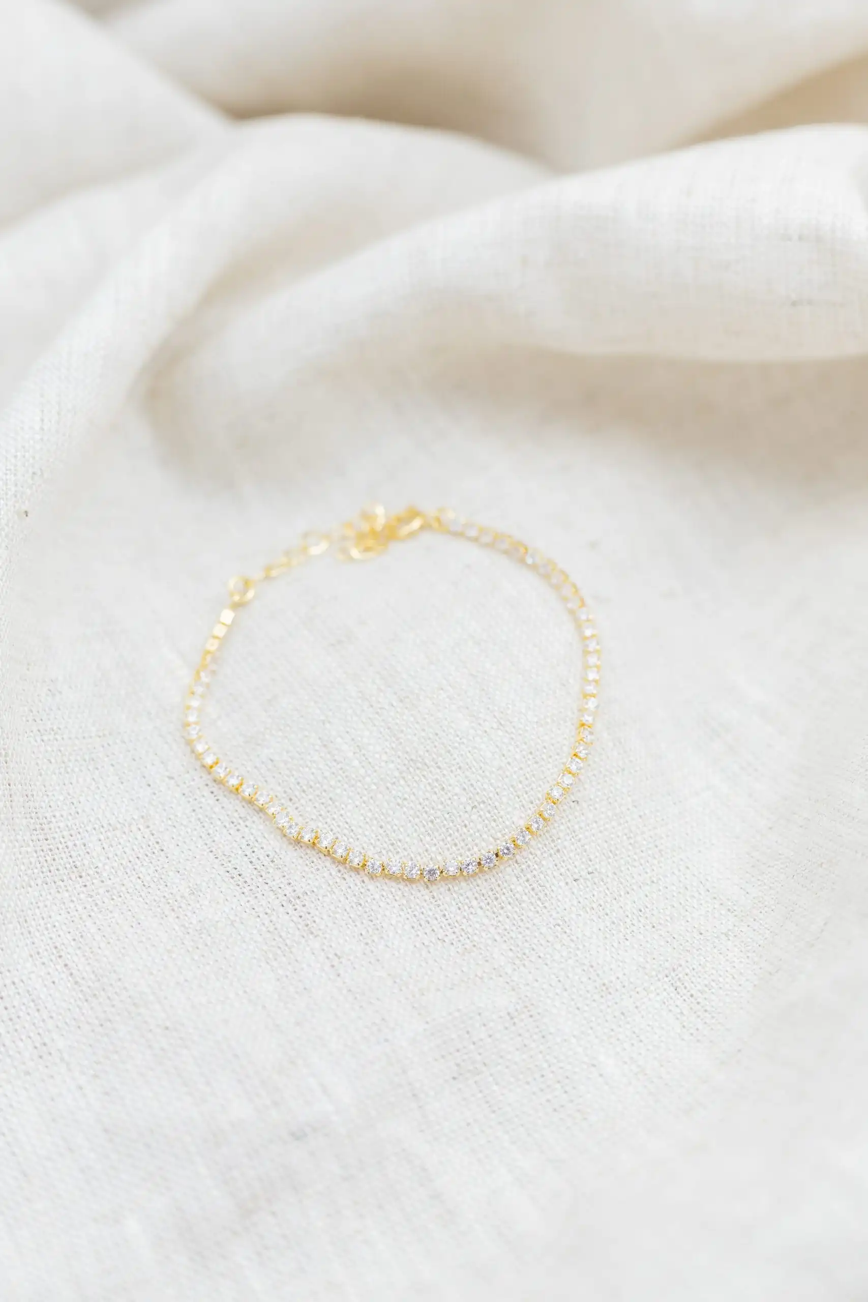 Pulseira de Zircônia Incolor Banhada em Ouro 18k.