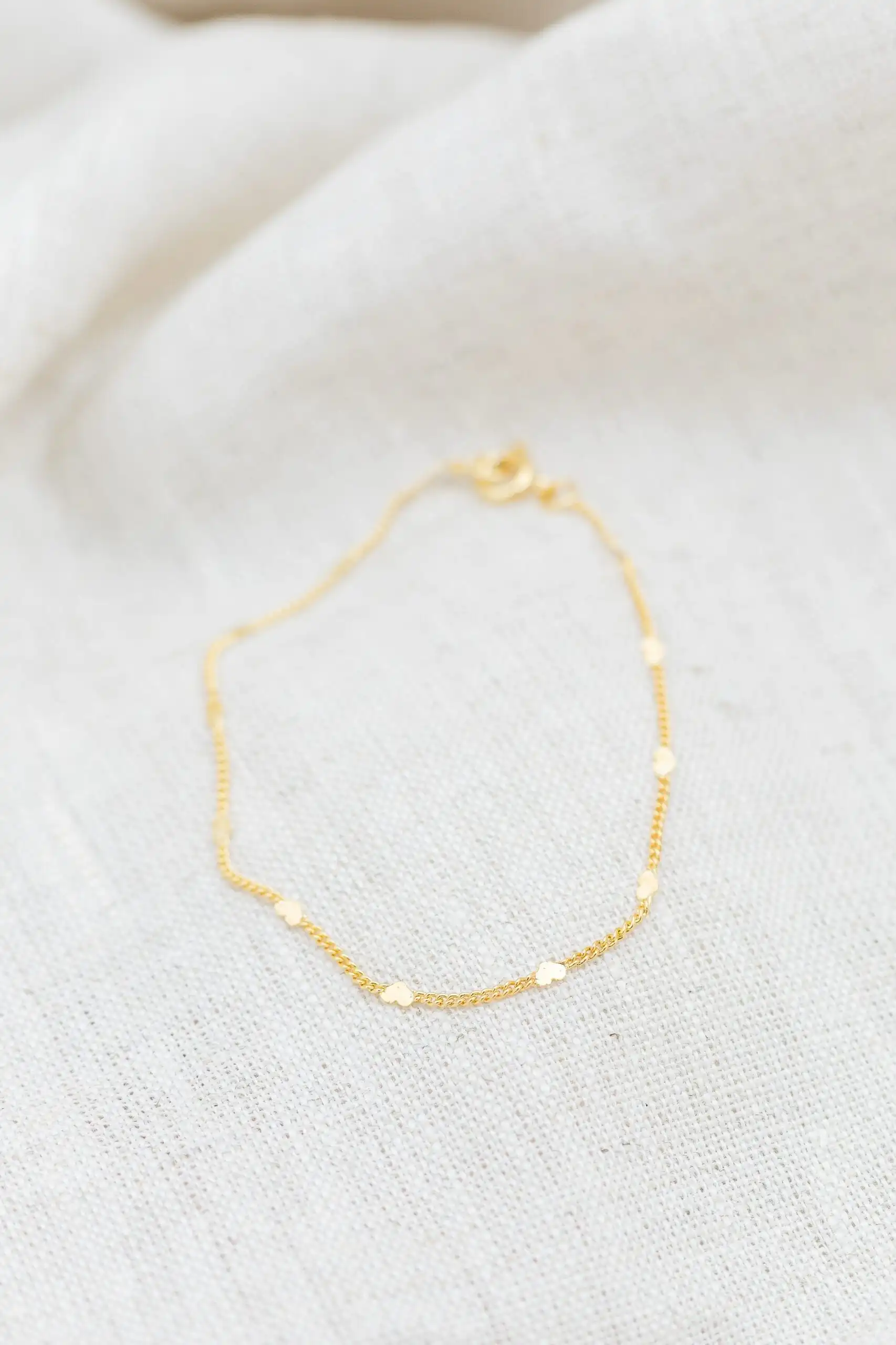 Pulseira Mini Corações Banhada em Ouro 18k