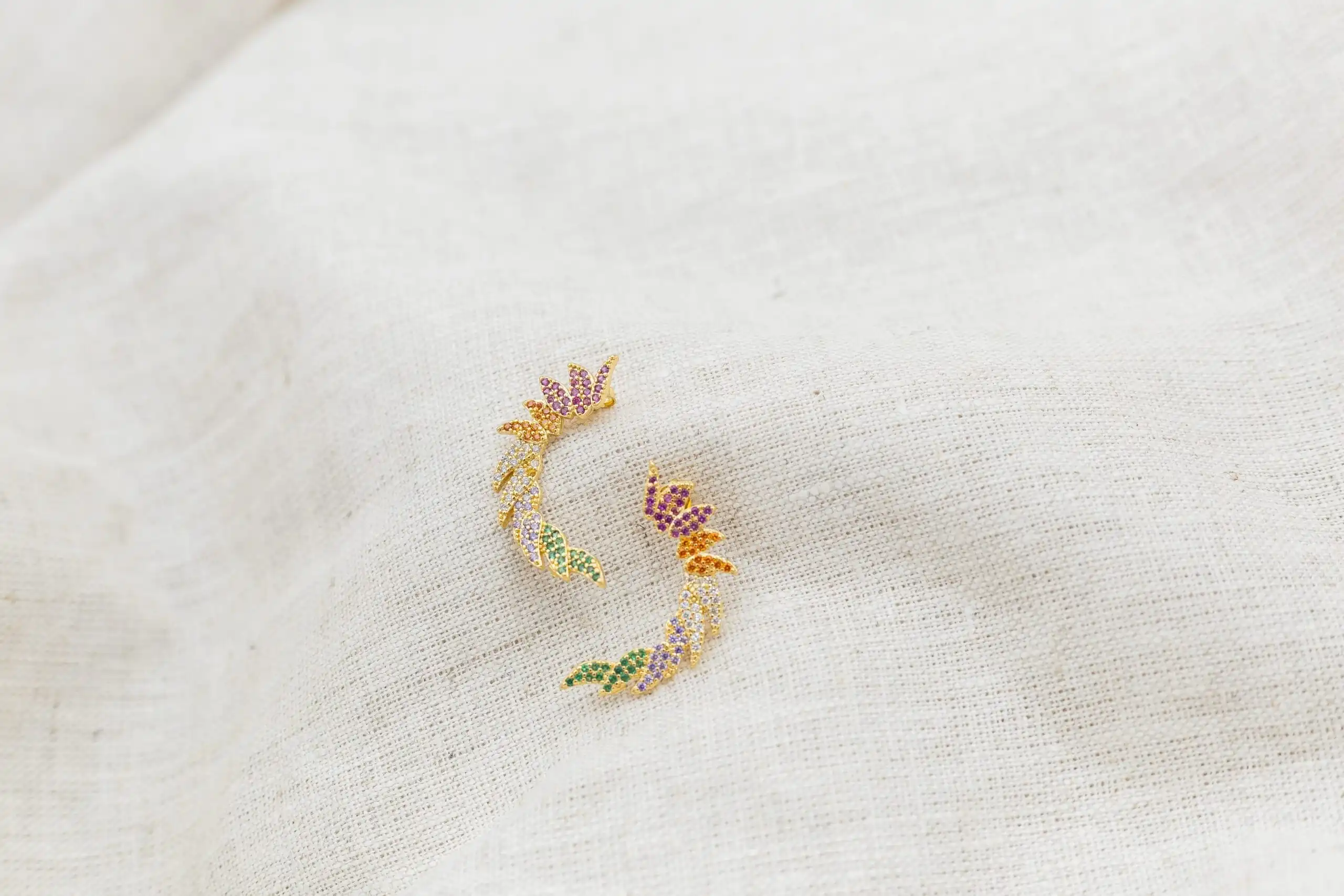 Brinco Earcuff com Zircônias Color