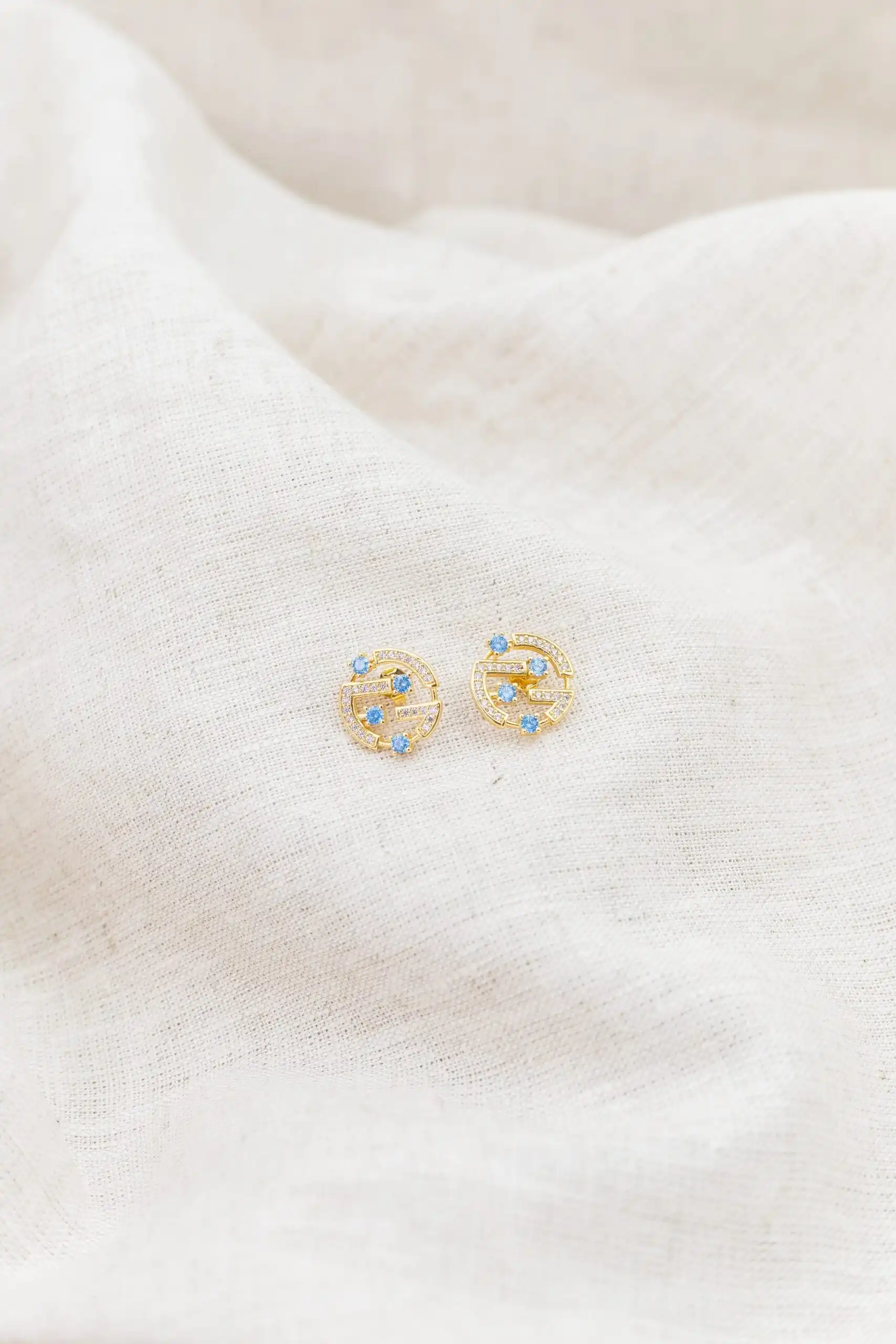 Brinco com Zircônias Azuis Banhado em Ouro 18k - Imagem 3