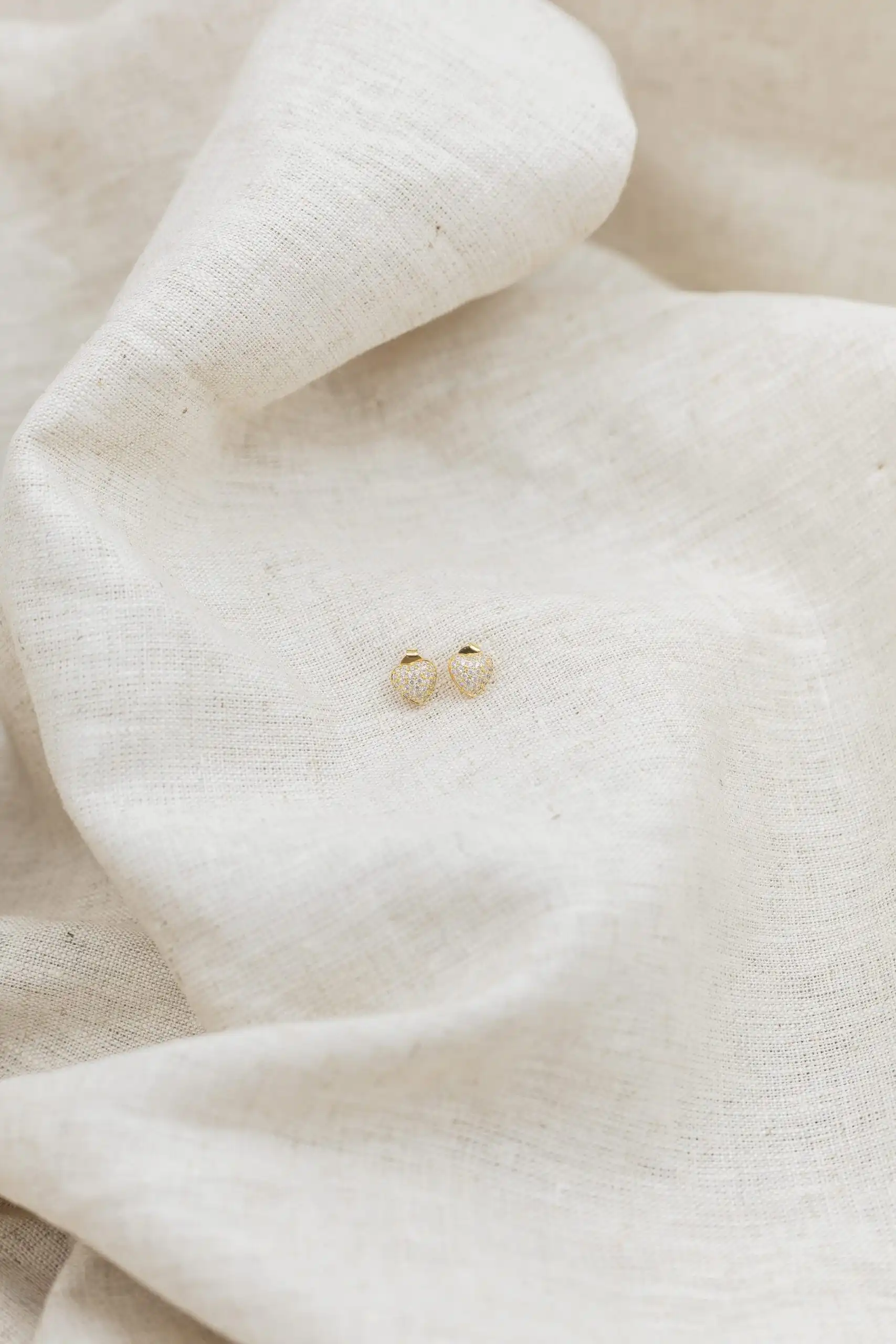 Brinco Coração Cravejado com Micro Zircônias - Imagem 2