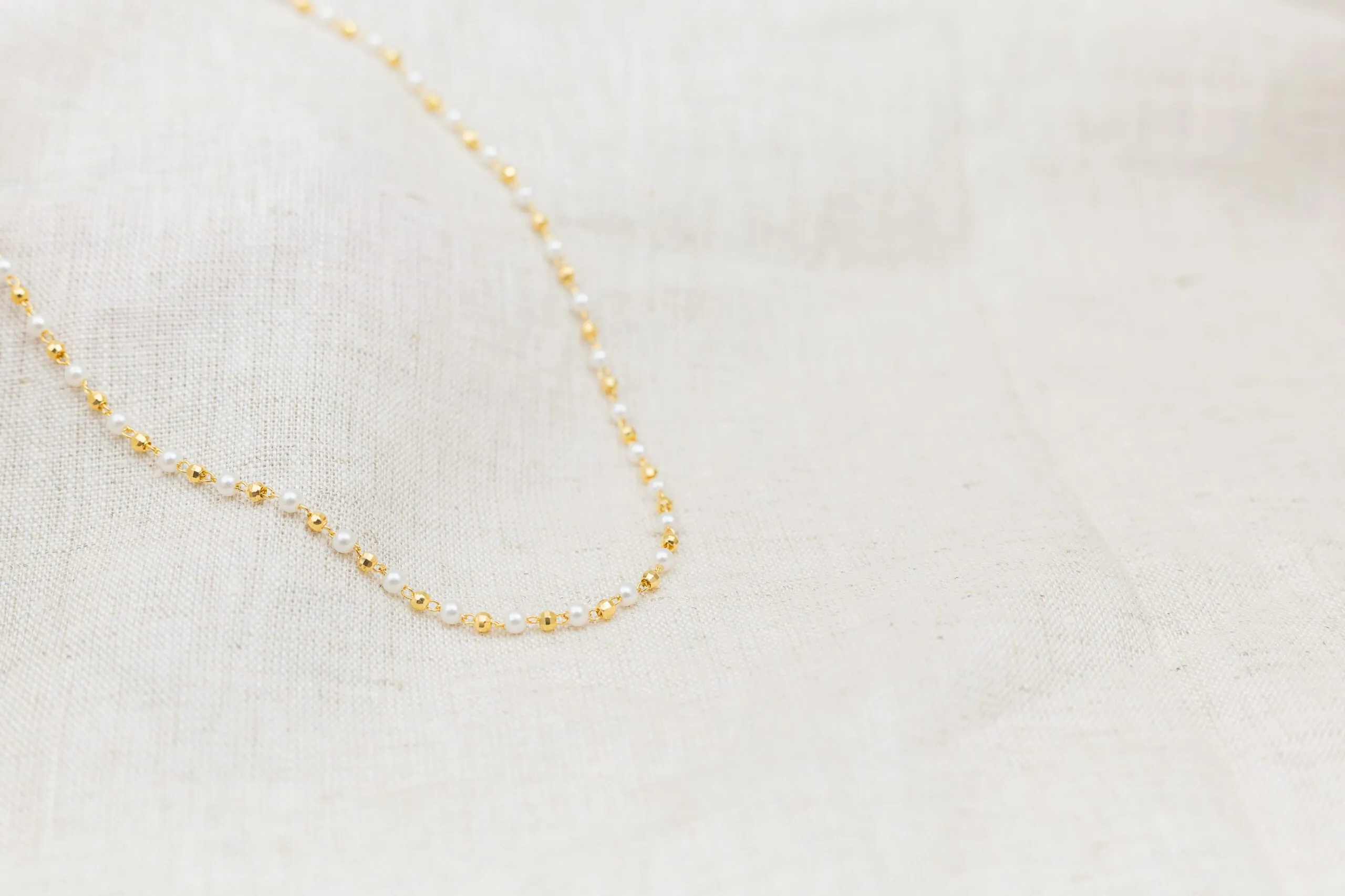 Colar Pérolas e Bolinhas Banhado em Ouro 18k - Imagem 4