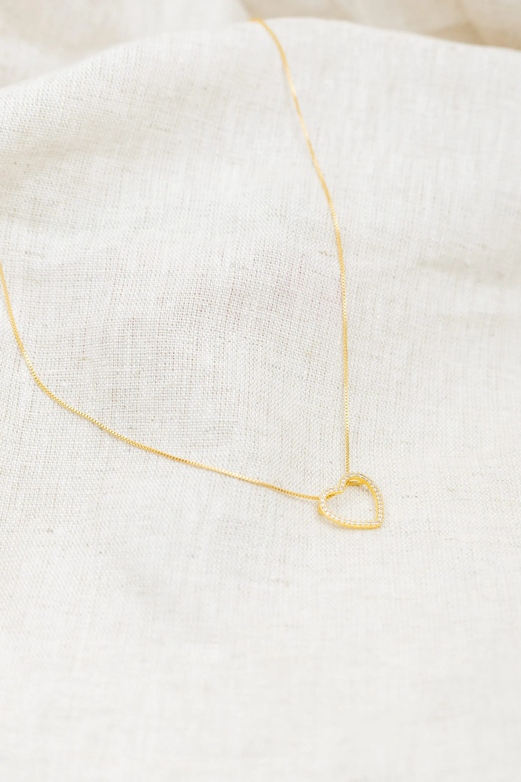 Colar Coração com Zircônias Banhado em Ouro 18k