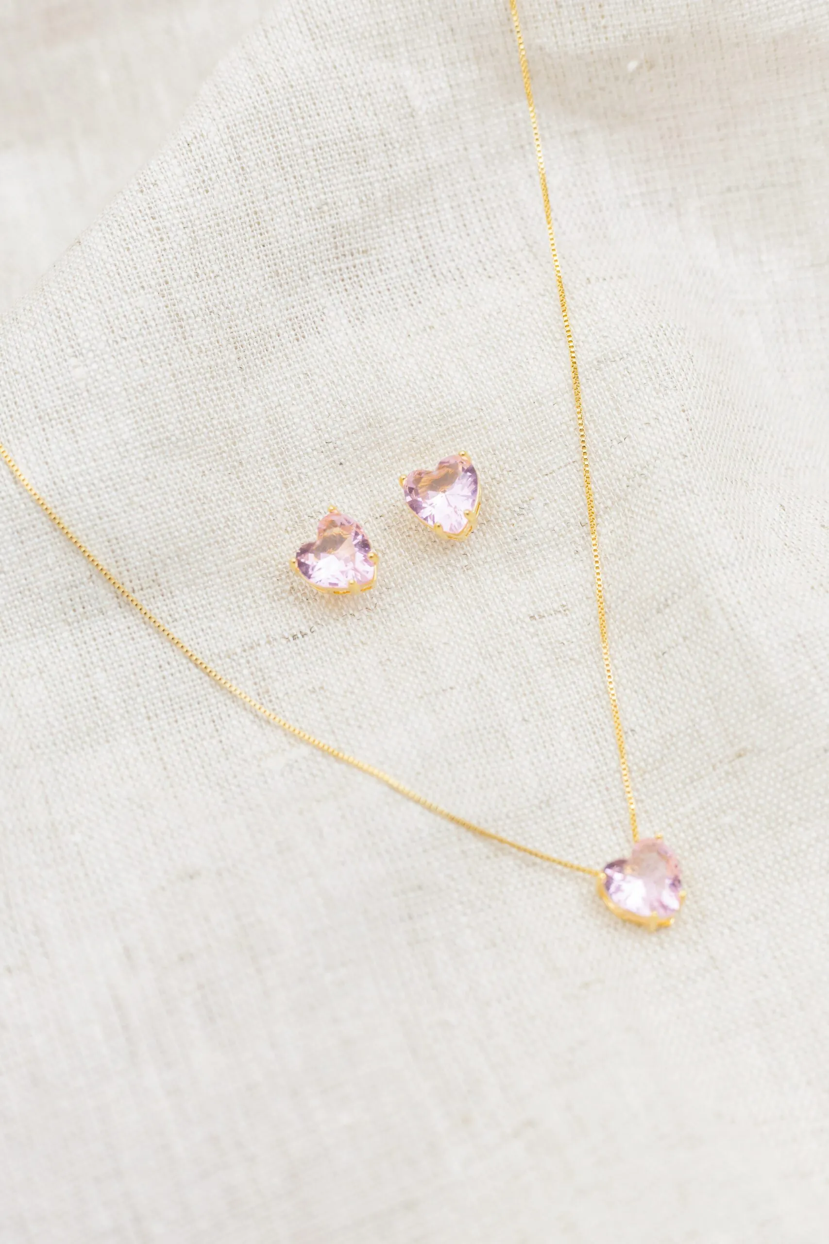 Conjunto Coração com Zircônia Rosa Banhado em Ouro 18k