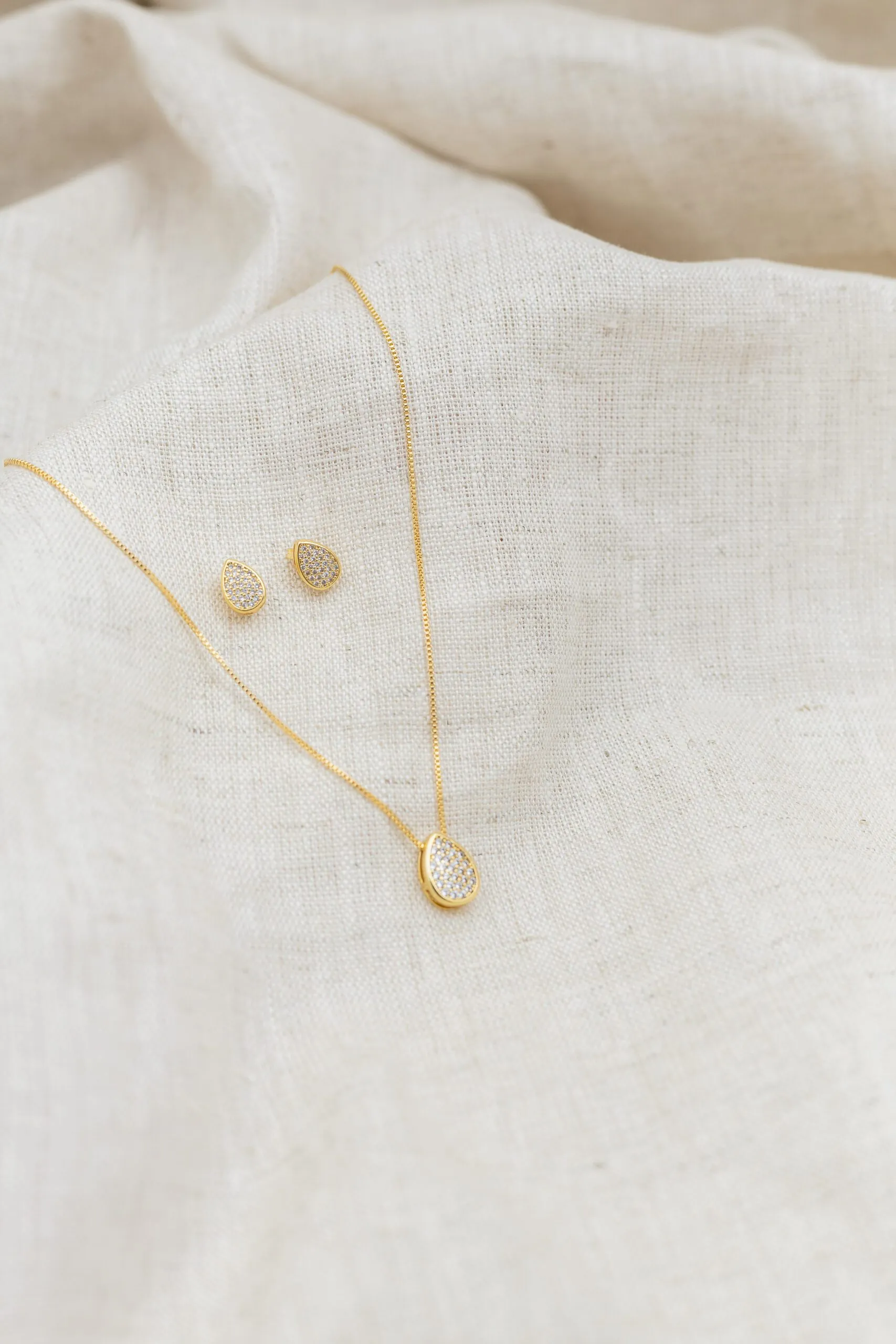 Conjunto Gota com Zircônias Banhado em Ouro 18k - Imagem 2