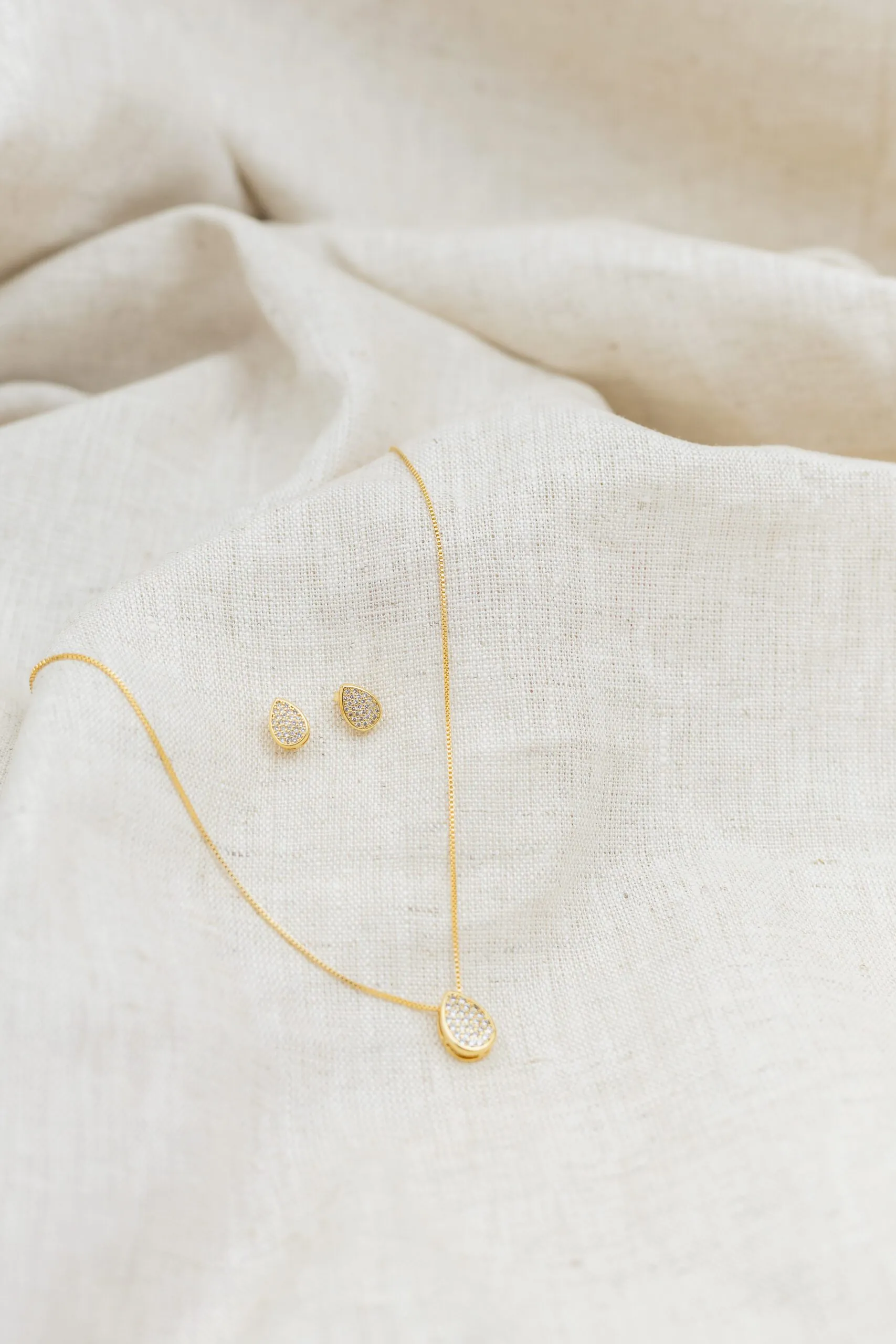 Conjunto Gota com Zircônias Banhado em Ouro 18k - Imagem 3