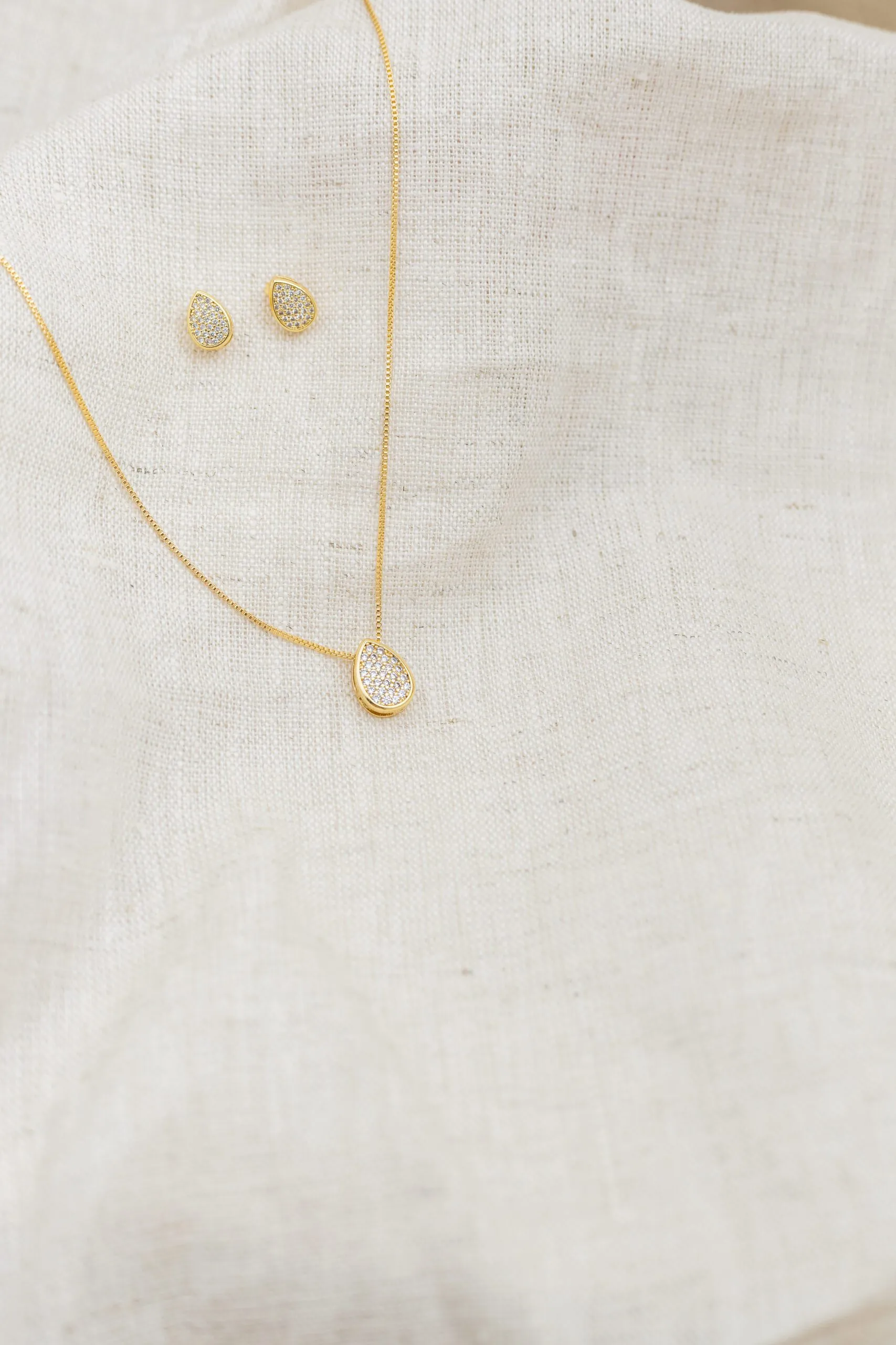 Conjunto Gota com Zircônias Banhado em Ouro 18k - Imagem 4