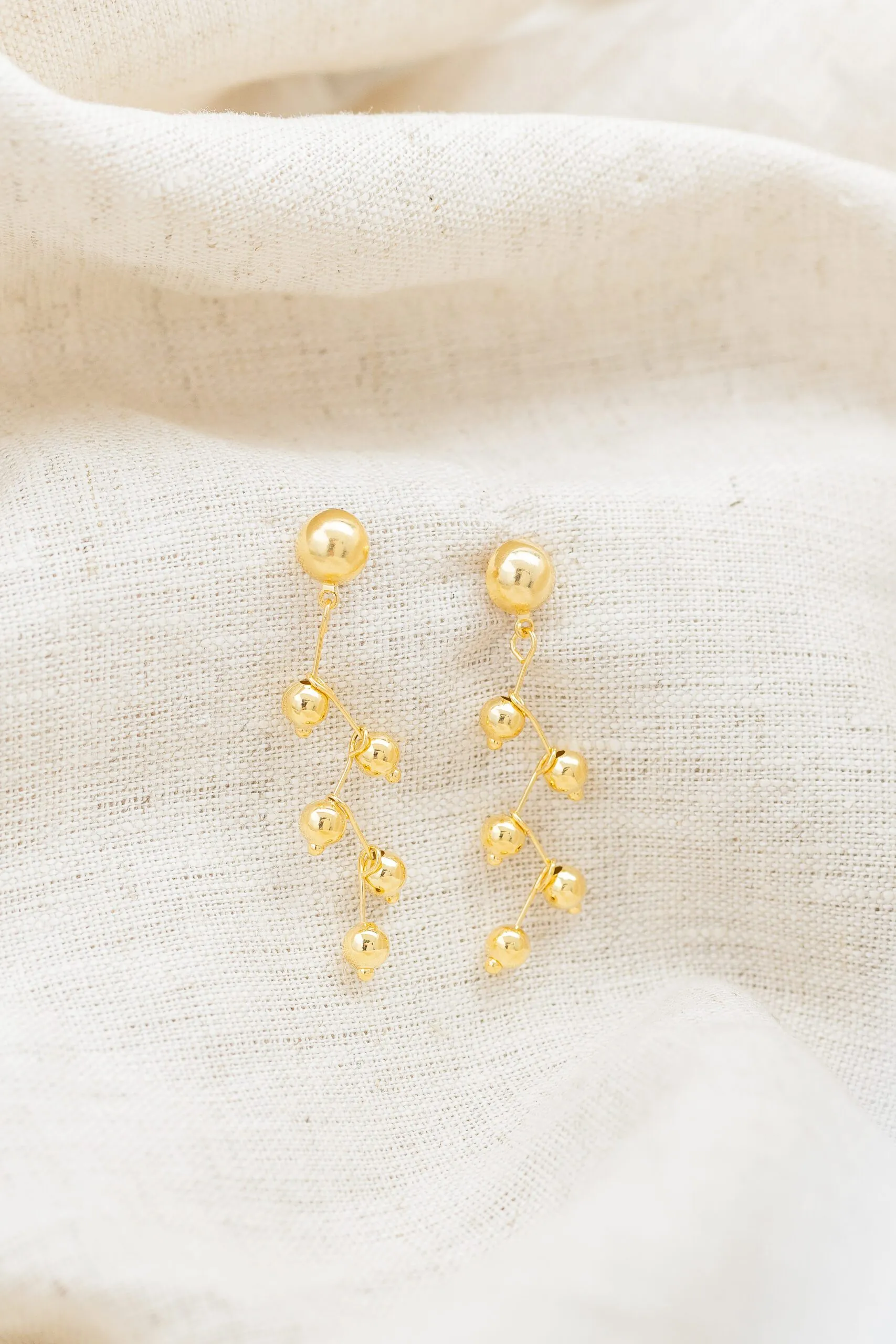 Brinco Fio Bolinha Banhado em Ouro 18k
