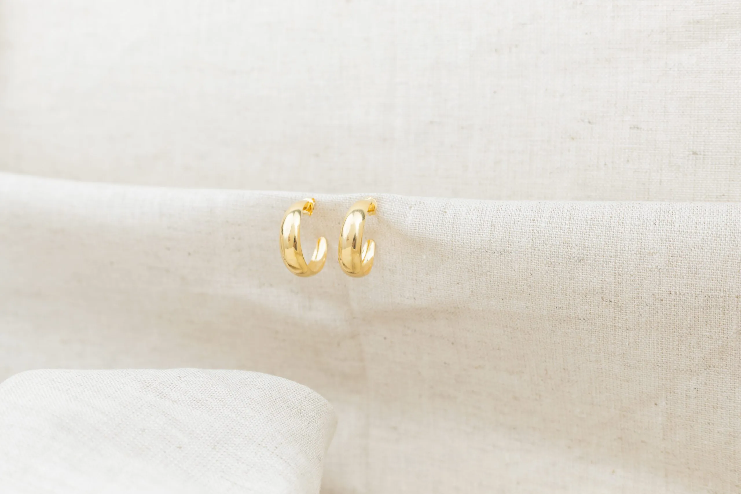 Brinco Argola Tubo Banhado em Ouro 18k - Imagem 2