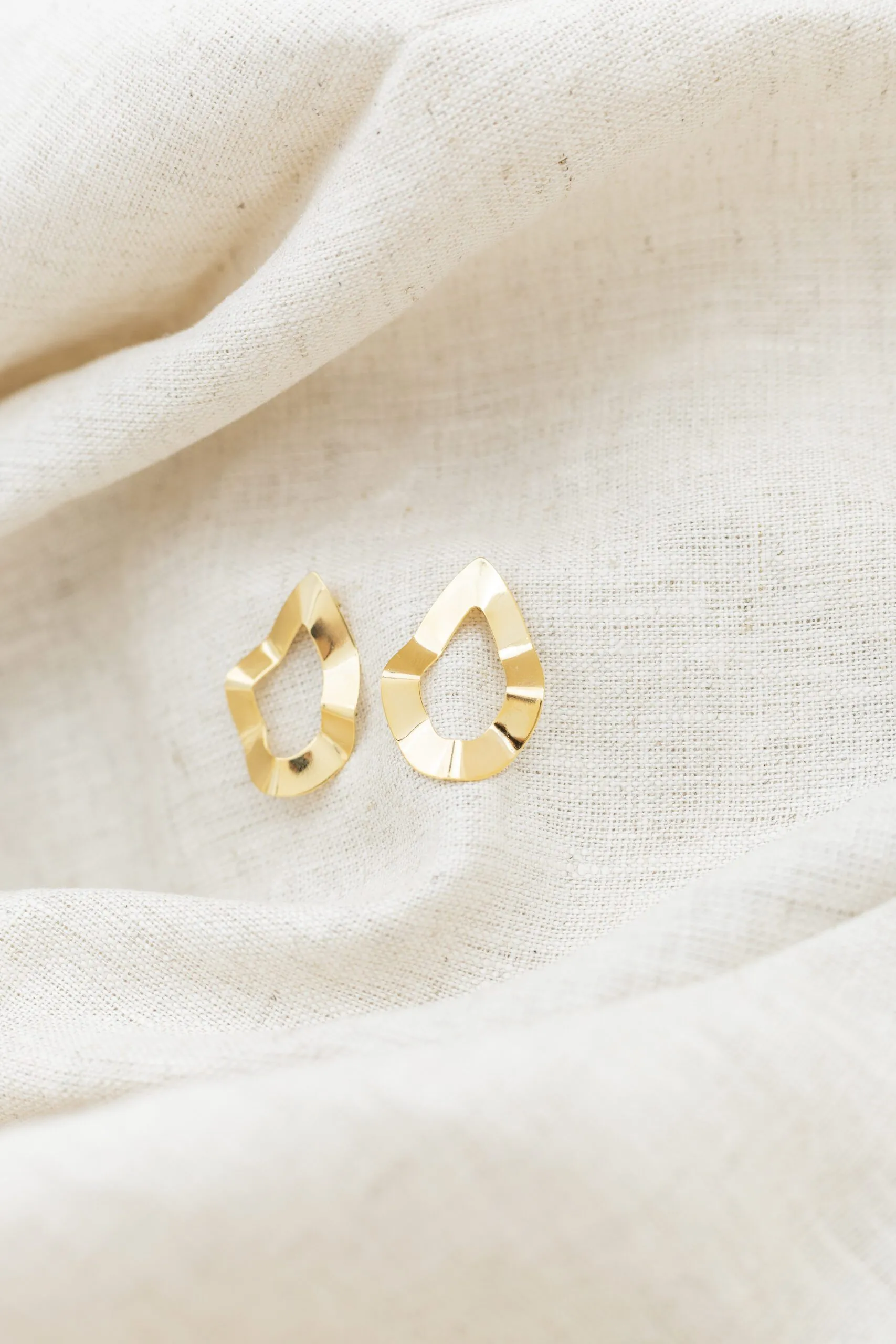 Brinco Oval Banhado em Ouro 18k - Imagem 3