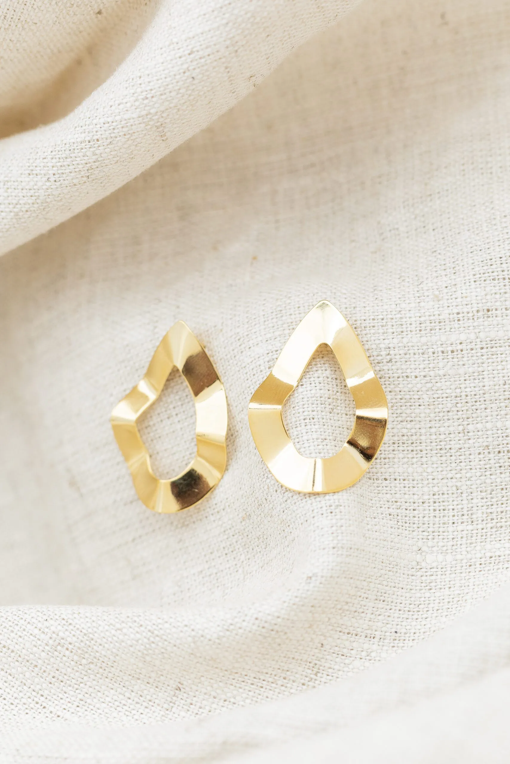 Brinco Oval Banhado em Ouro 18k
