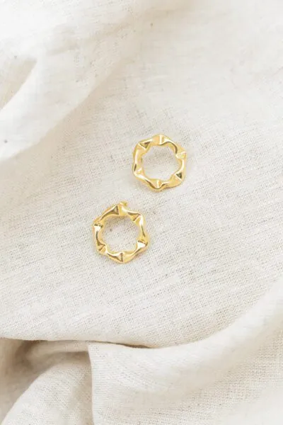 Brinco Redondo Orgânico Banhado em Ouro 18k