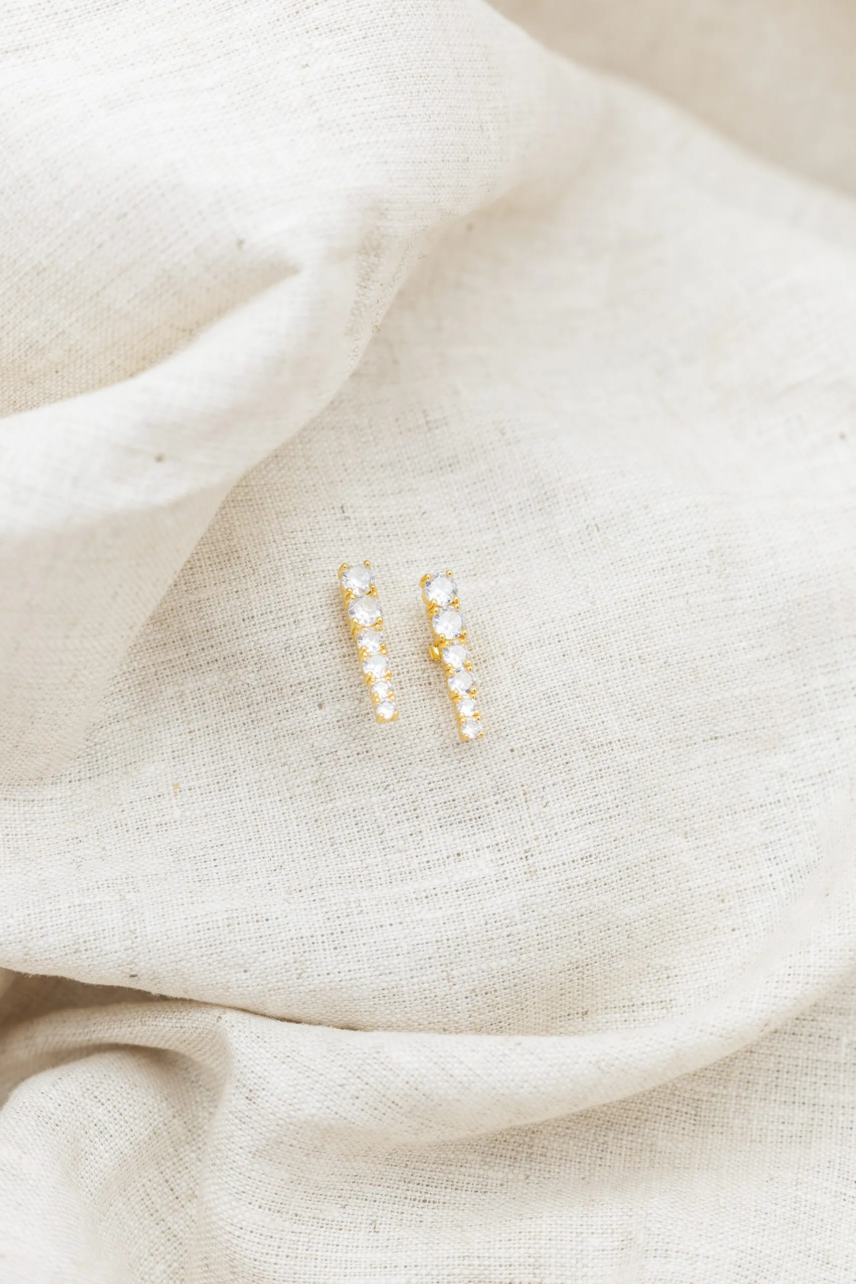 Brinco Ear hook com Zircônias Incolor Banhado em Ouro 18k - Imagem 3