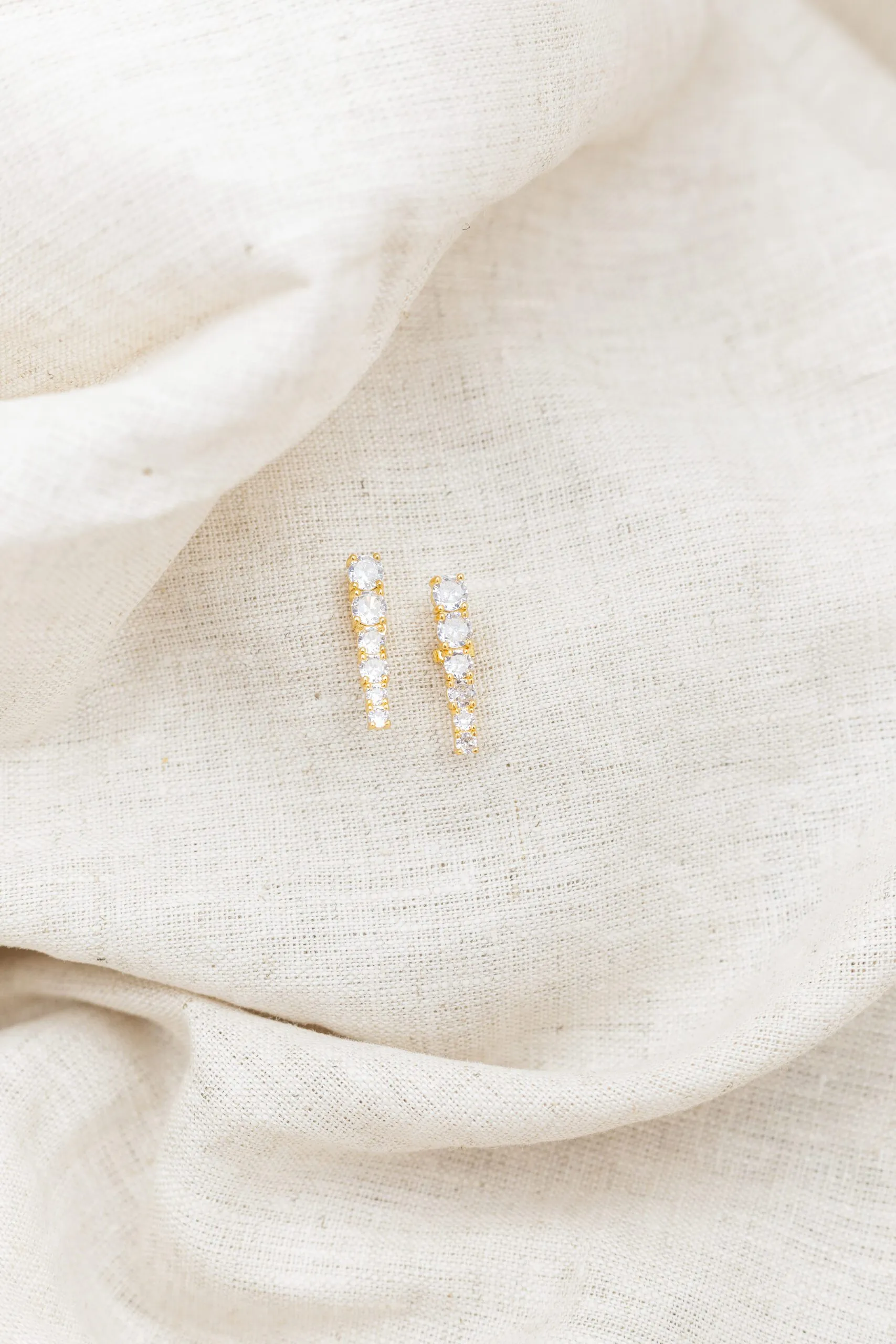 Brinco Ear hook com Zircônias Incolor Banhado em Ouro 18k - Imagem 4