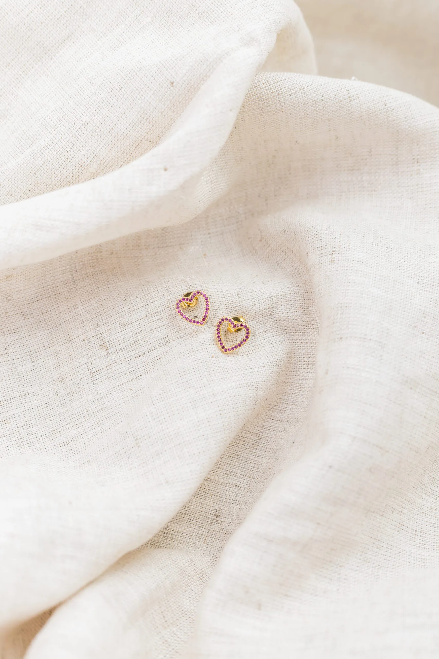 Brinco Coração Com Micro Zircônias Pink Banhado em Ouro 18k - Imagem 2